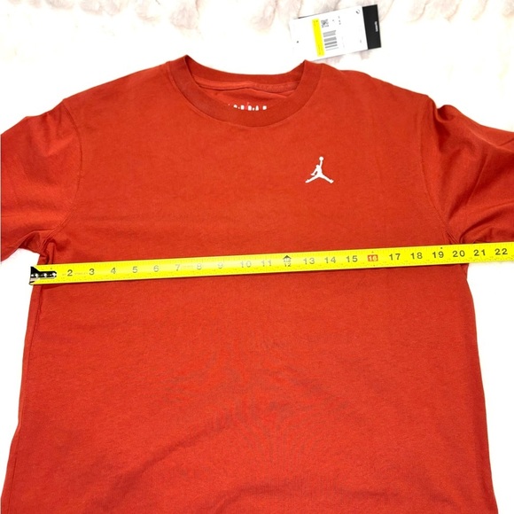 NWT Women’s Rust Colored Air Jordan Relaxed Fit Small Short Sleeve Crew Neck Tee - Picture 5 of 5